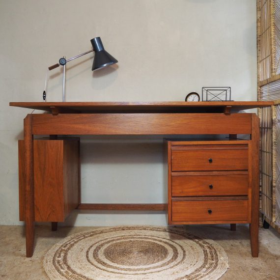 Danish design Desk - Bureau - rechts 3 lades en links een open vak - 120x58cm H75cm - goede staat - sold