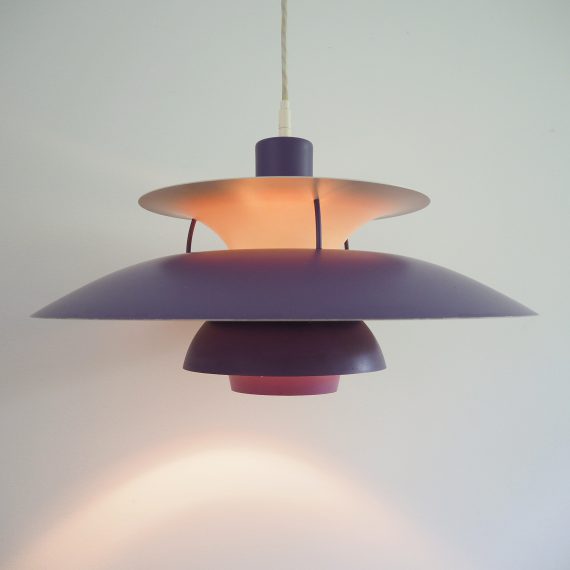 Paarse PH5 Lamp - Purple Poul Henningsen for Louis Poulsen - ø50cm - langs de rand van de bovenste schaal wat lak-slijtage - Vintage Danish design - sold