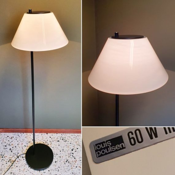 Zeldzame Combi Vloerlamp ontworpen door Per Iversen voor Louis Poulsen, type nr. 28918 jaren 80 Deens design - H130cm - zwart metaal met opaalwitte kap in acryl, heel fijn licht! - schakelaar knop op de kap - in zeer goede staat (als nieuw) en zeldzaam - € 750