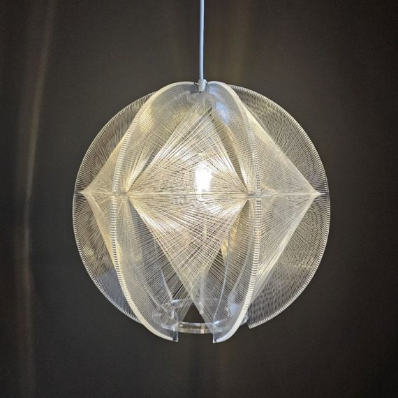 'Swag' Lamp van Paul Secon voor Sompex (gemerkt) - plexiglas met nylondraad - 2 kleine hoekjes van het plexiglas af bovenaan, valt niet op en verder in zeer goede staat - 40x40cm - € 295