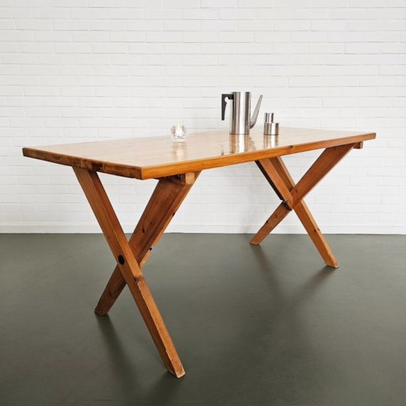 Vintage Eettafel in massief grenenhout door Ate Van Apeldoorn voor Houtwerk Hattem, jaren 70 - 151x69xH72cm - in zeer goede staat - € 375