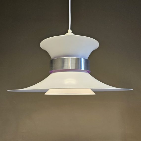 Deens design. grote vintage Hanglamp by Bent Nordsted voor Lyskaer Belysning jaren 70 - Ø47cm - metaal, wit met binnenin een paars accent wat mooi oplicht - in zeer goede staat en voorzien van een nieuw lang stoffen snoer, de lamp is ophangklaar - € 265