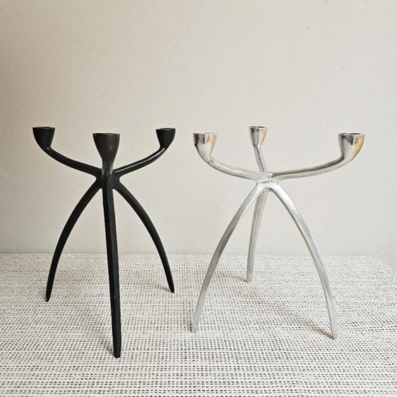 2 Vintage design 3-poot Kandelaren van de Bijenkorf jaren 70 - H31cm Ø23cm - zwart en rvs - in goede vintage staat - Per stuk € 95 (zwarte is verkocht)