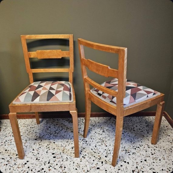 Set Art Deco stoelen uit de jaren 20 / 30 in zeldzaam, Birdseye Esdoorn, nieuwe stof en schuim (proffesioneel) - zithoogte 48 cm. Setprijs € 400