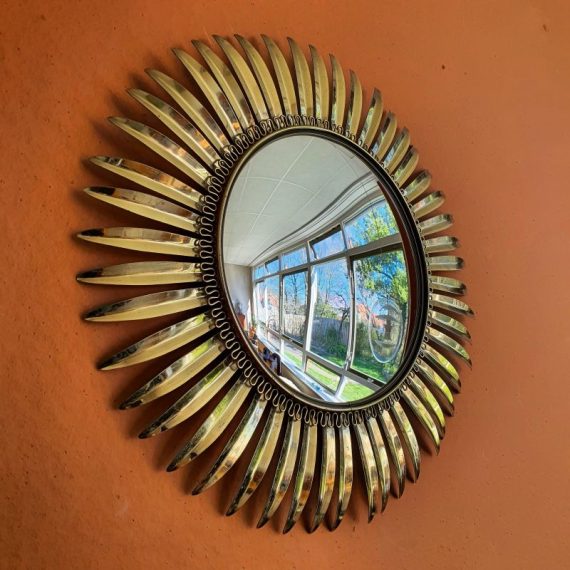 Vintage bolle Sunburst Spiegel - Brass Leaf Mirror 1950's - Ø55 - in goede vintage staat - toegeschreven aan DeKnudt òf Josef Frank - € 330