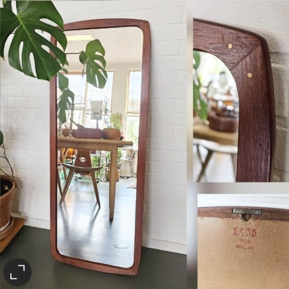 Vintage Deens design grote spiegel / passpiegel in teak met messing details. 121x48cm - in goede vintage staat - € 325