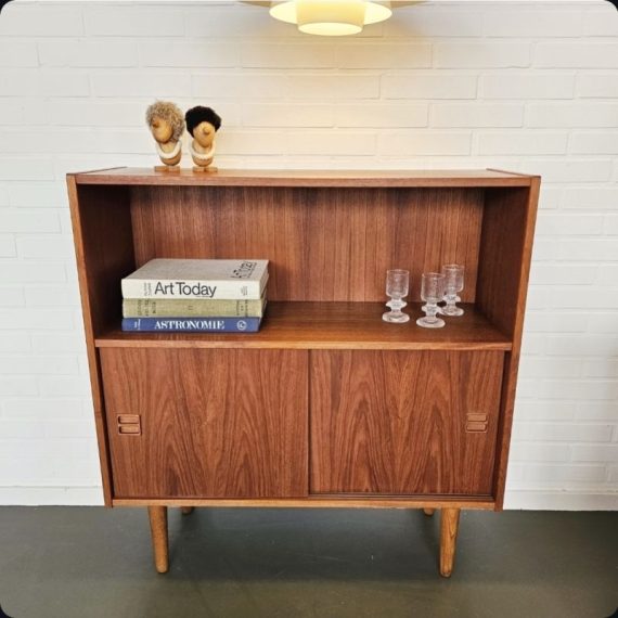Vintage Deens design Kast met open vak en daaronder schuifdeuren met daarachter een plank - 88x29xh93cm - in zeer goede vintage staat - sold